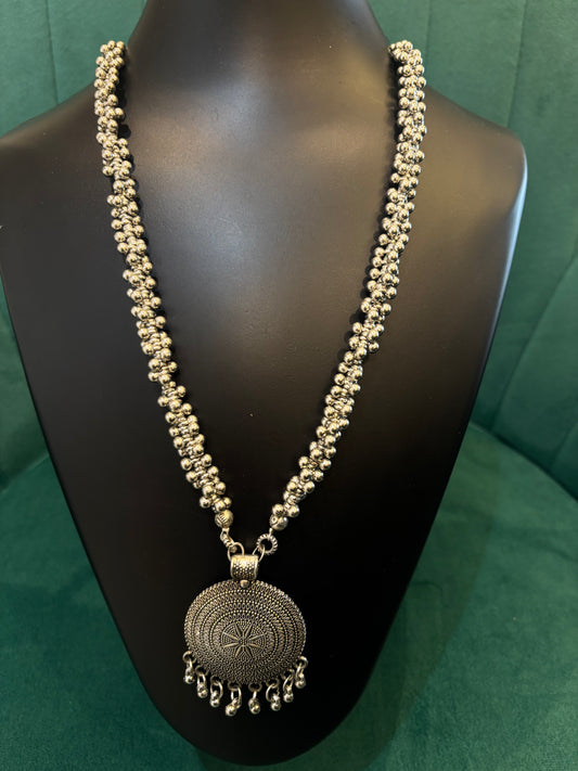Oxidized Circle with Star Design Pendant Necklace