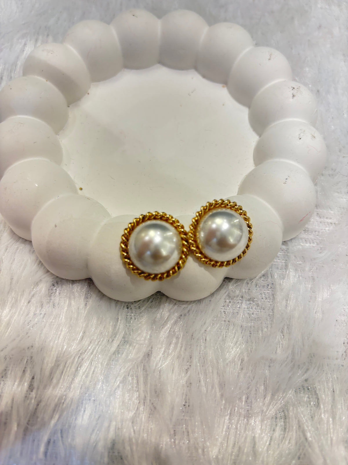 Golden Rope Frame Pearl Stud Earrings