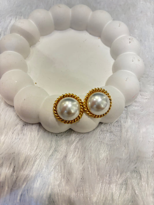 Golden Rope Frame Pearl Stud Earrings