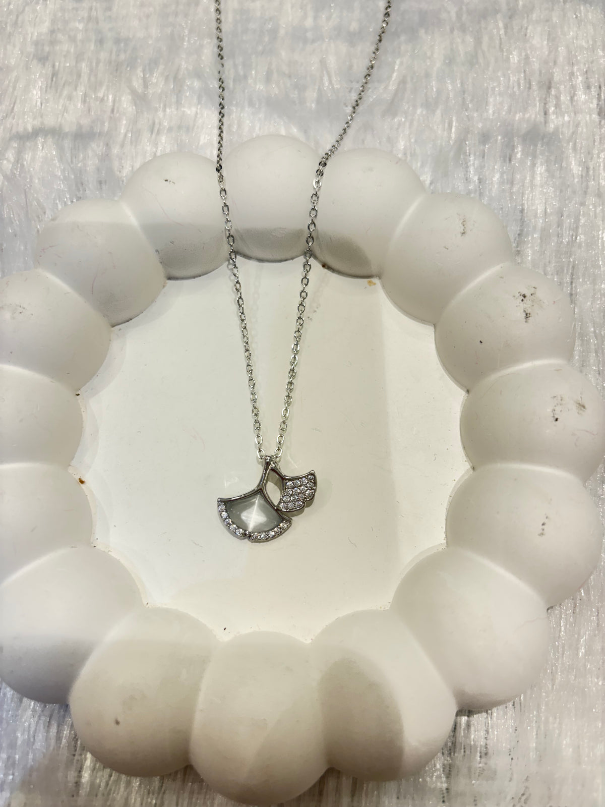 Dual Leaf Pendant Necklace – Silver Plated Elegance