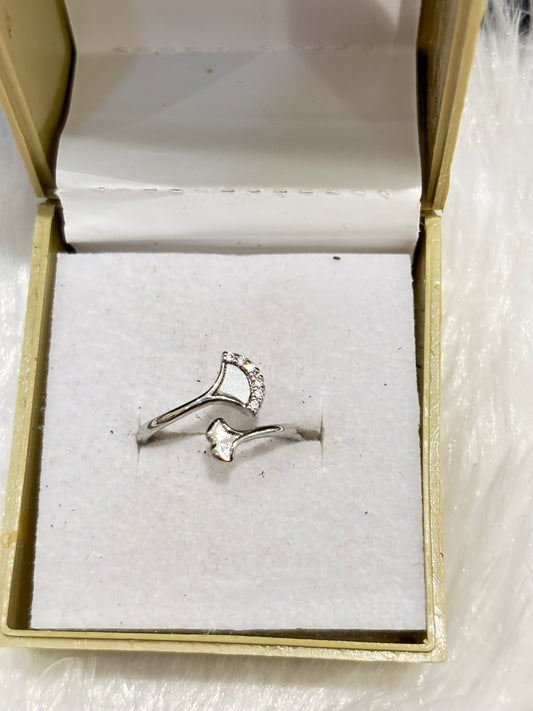 White Shell Shaped Ring – Elegant Adjustable Coastal-Inspired Jewelry