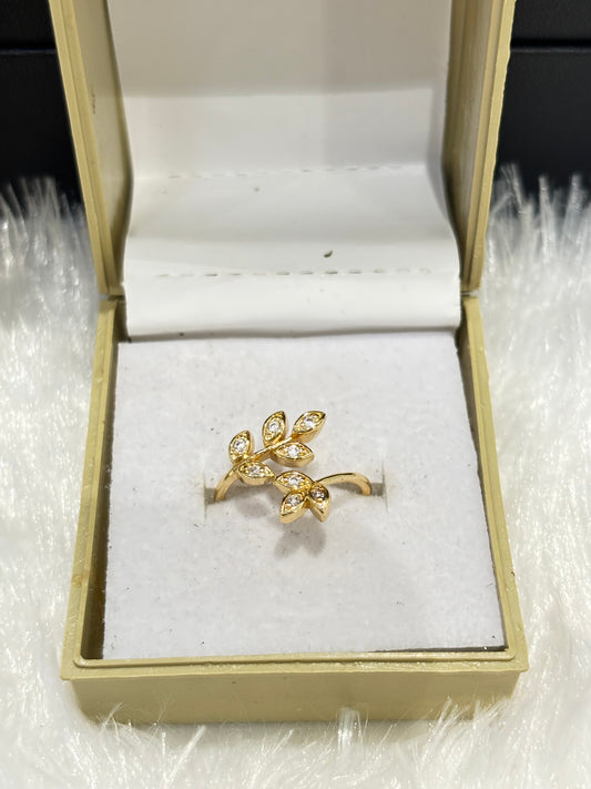 Gold Leaf Ring – Elegant Nature-Inspired Jewelry