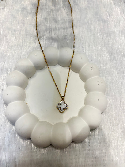 Reversible Clover Pendant Necklace – Black & White Dual Style