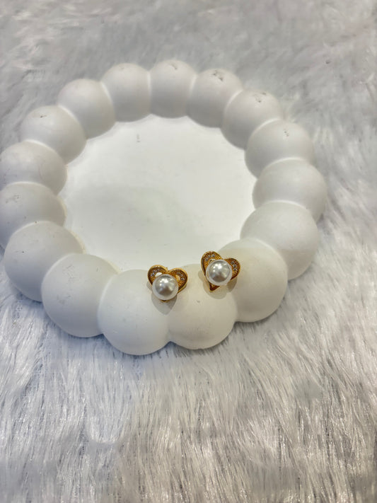 Pearl Heart Stud Earrings – Gold Plated