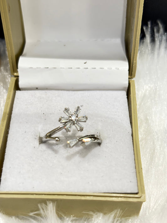 Silver Flower Design Ring – Adjustable Elegant Floral Jewelry