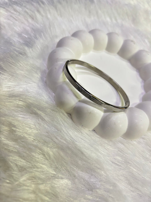 Silver Minimal Kada – Elegant Everyday Bangle