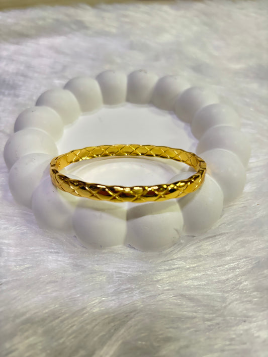 Golden Textured Kada Bangle – Elegant Lightweight Jewelry