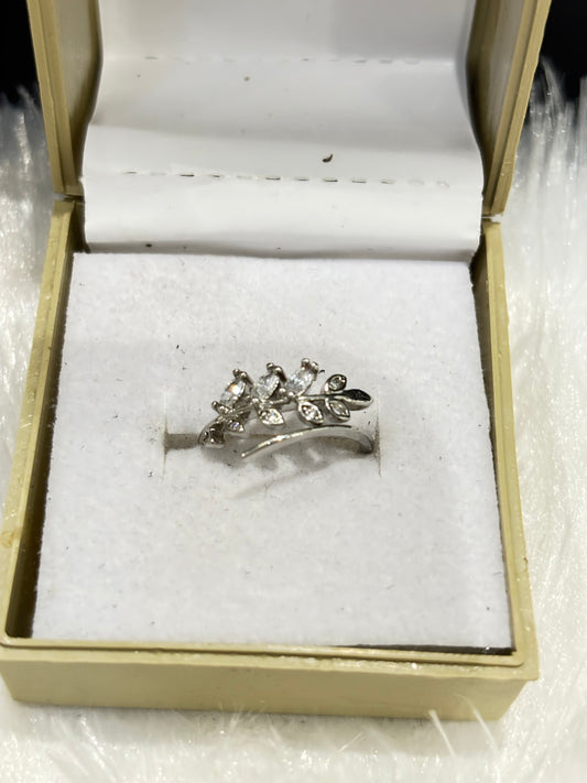 Leaf Design Silver Ring – Adjustable Nature-Inspired Jewelry