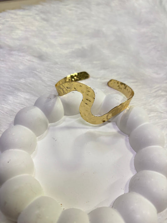 Hammered Gold Kada – Minimal Open Cuff Bangle