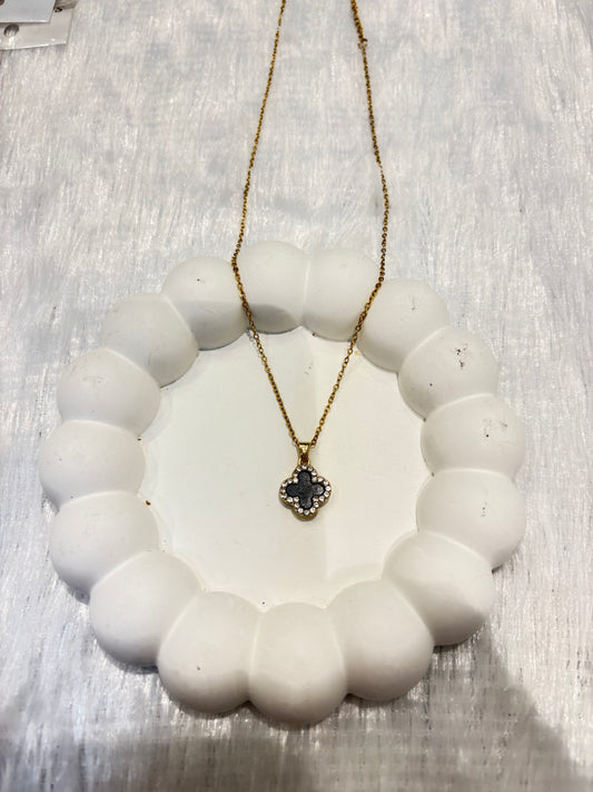 Reversible Clover Pendant Necklace – Black & White Dual Style