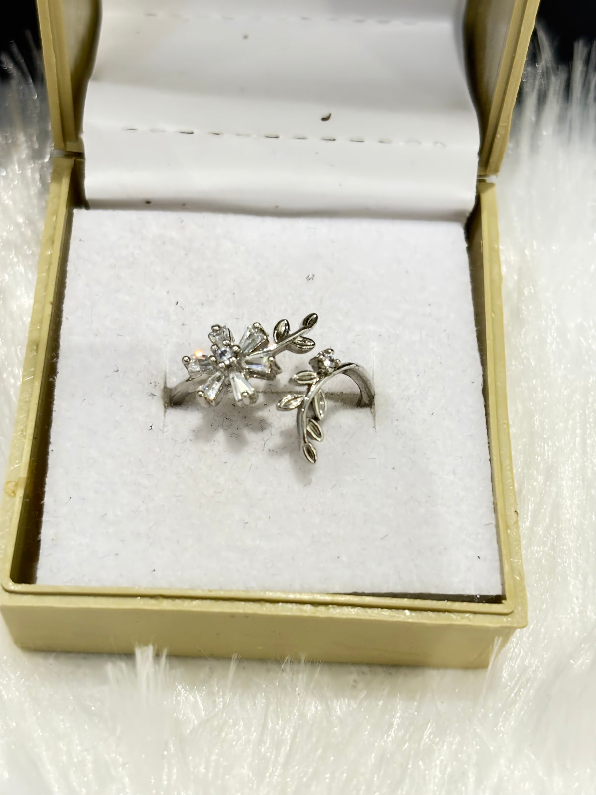 Silver Flower and Leaf Design Ring – Adjustable Nature-Inspired Jewelry