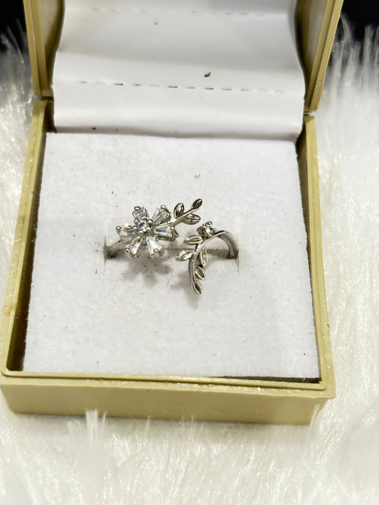 Silver Flower and Leaf Design Ring – Adjustable Nature-Inspired Jewelry