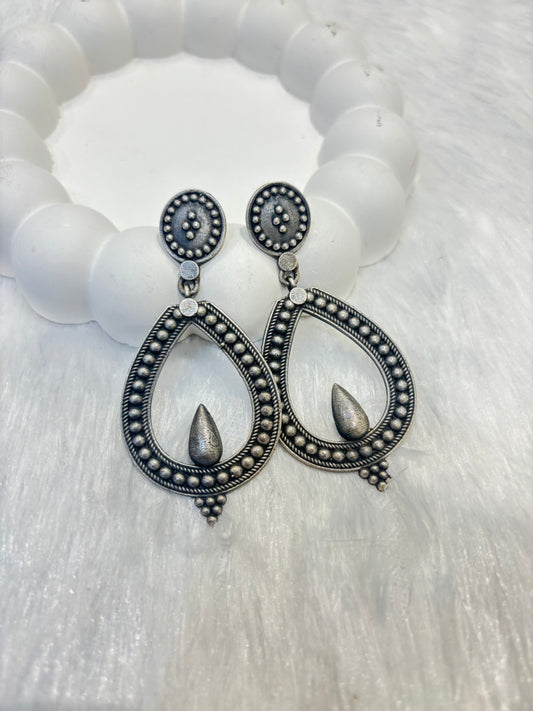 Lightweight Oxidized Tear Drop Design Earrings