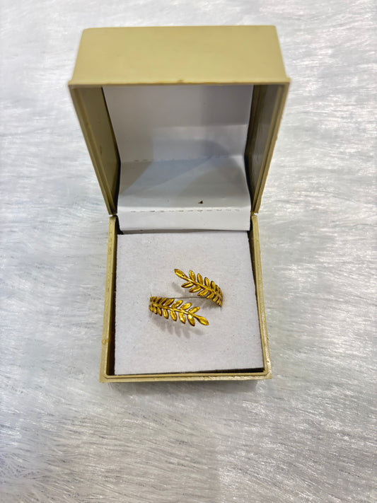 Golden Leaf Adjustable Rings – Elegant Nature-Inspired Jewelry