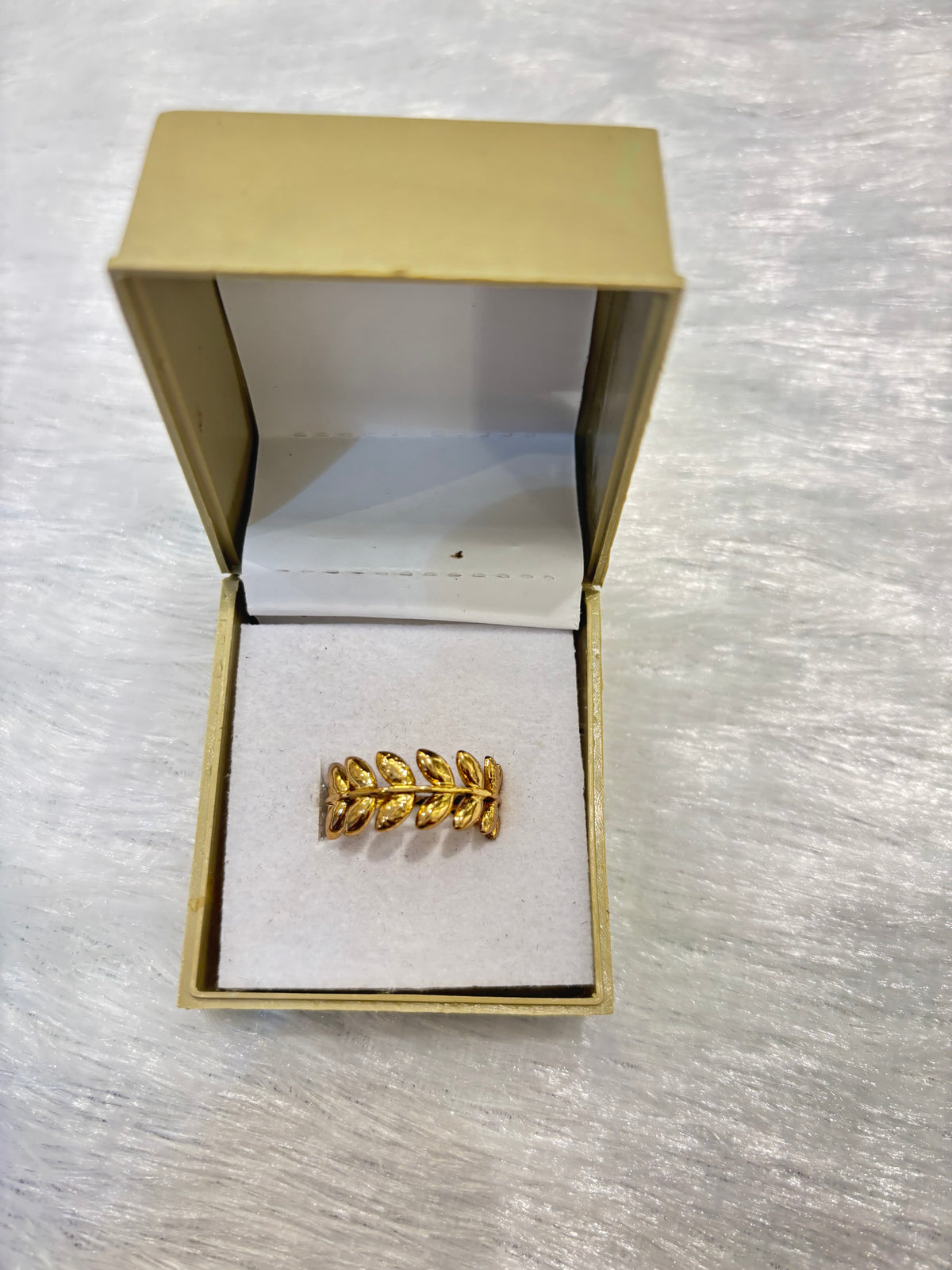 Golden Leaf Adjustable Rings – Elegant Nature-Inspired Jewelry