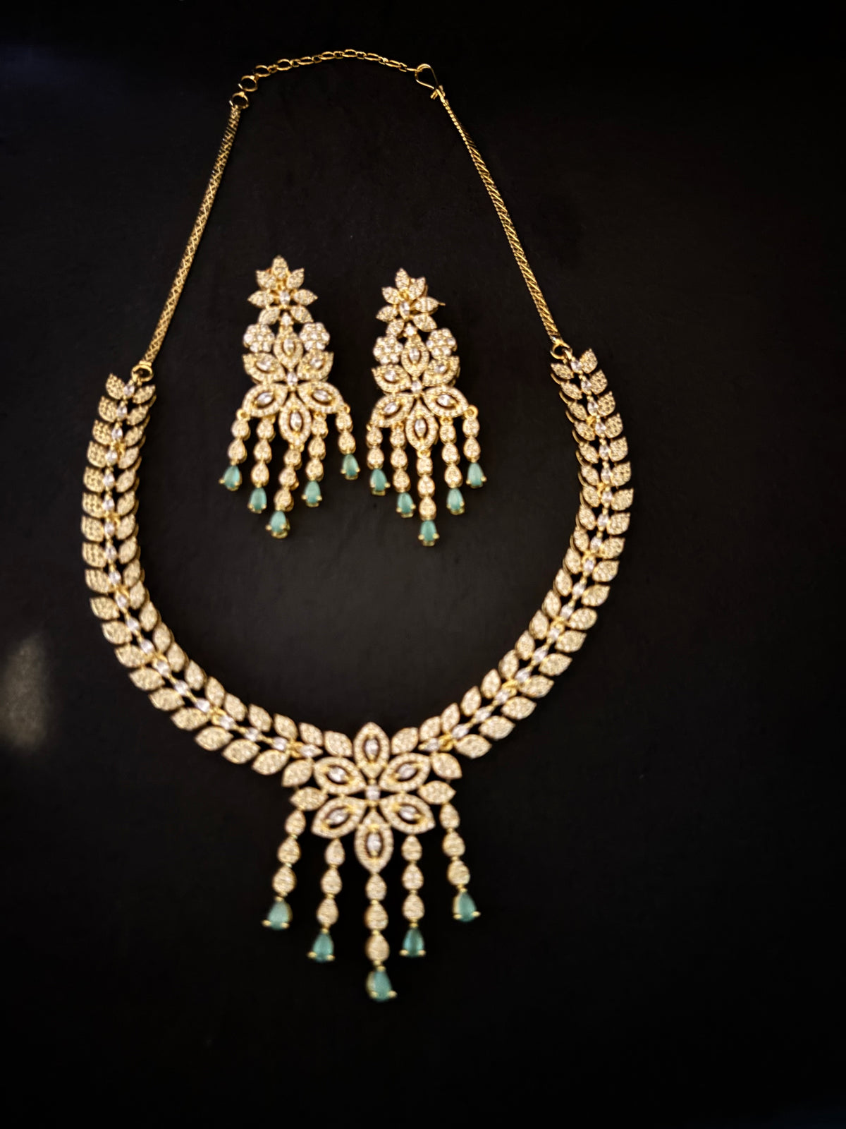 Green and Gold Flower Necklace Set