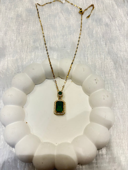 Emerald Green Pendant Necklace – Gold Plated Royal Charm