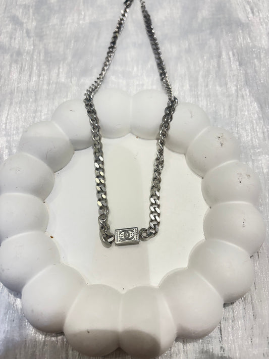Chunky Silver Chain Necklace with Money Charm – Street Style