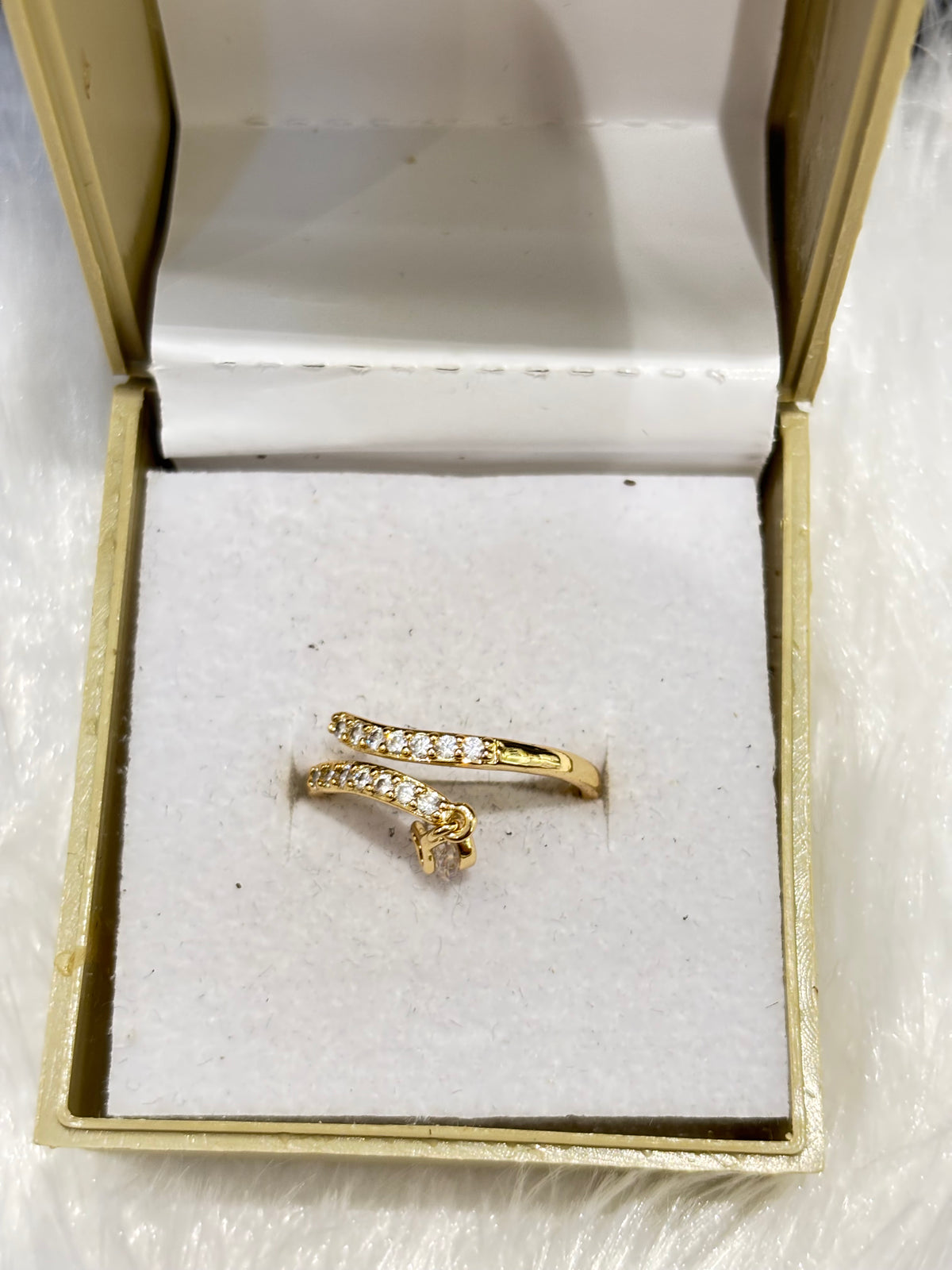 Dangling Tear Drop Ring – Elegant Adjustable Statement Jewelry for Women