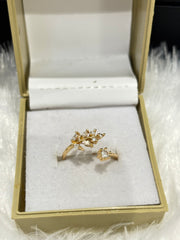 Gold Leaf Ring – Elegant Nature-Inspired Jewelry