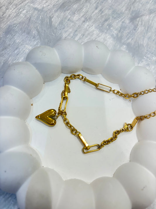 Gold Plated Heart Charm Bracelet – Modern & Minimal