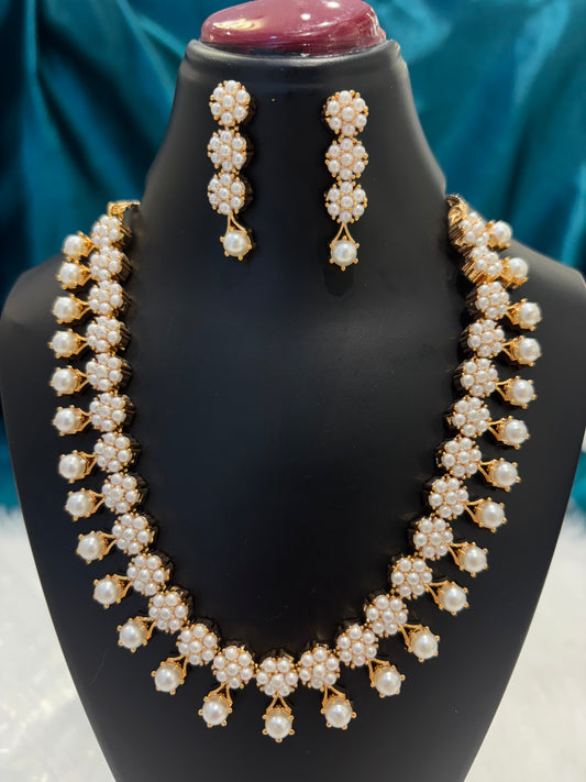 White Pearl Flower & Stones Necklace Set – Elegant Floral Bridal Jewelry