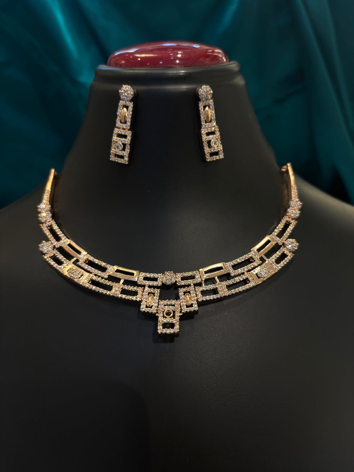Clear Stone Unique Design Rose Gold Necklace Set – Elegant Modern Jewelry for Women
