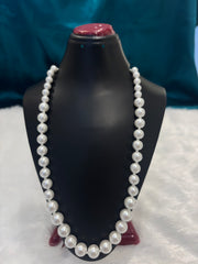 White Pearl Necklace – Elegant & Timeless Jewelry